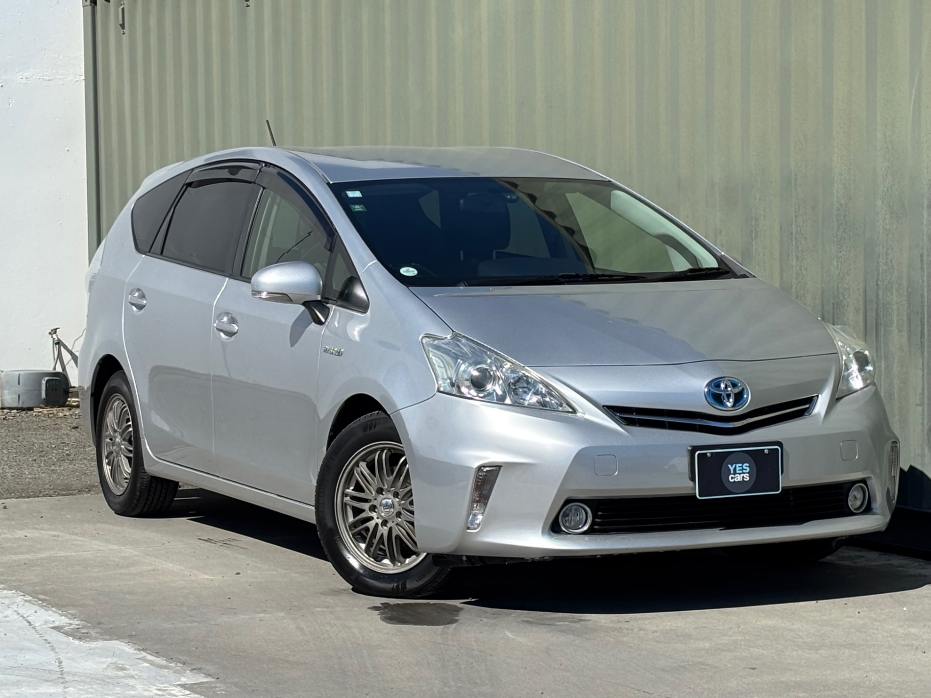 2012 TOYOTA PRIUS Alpha Hybrid S