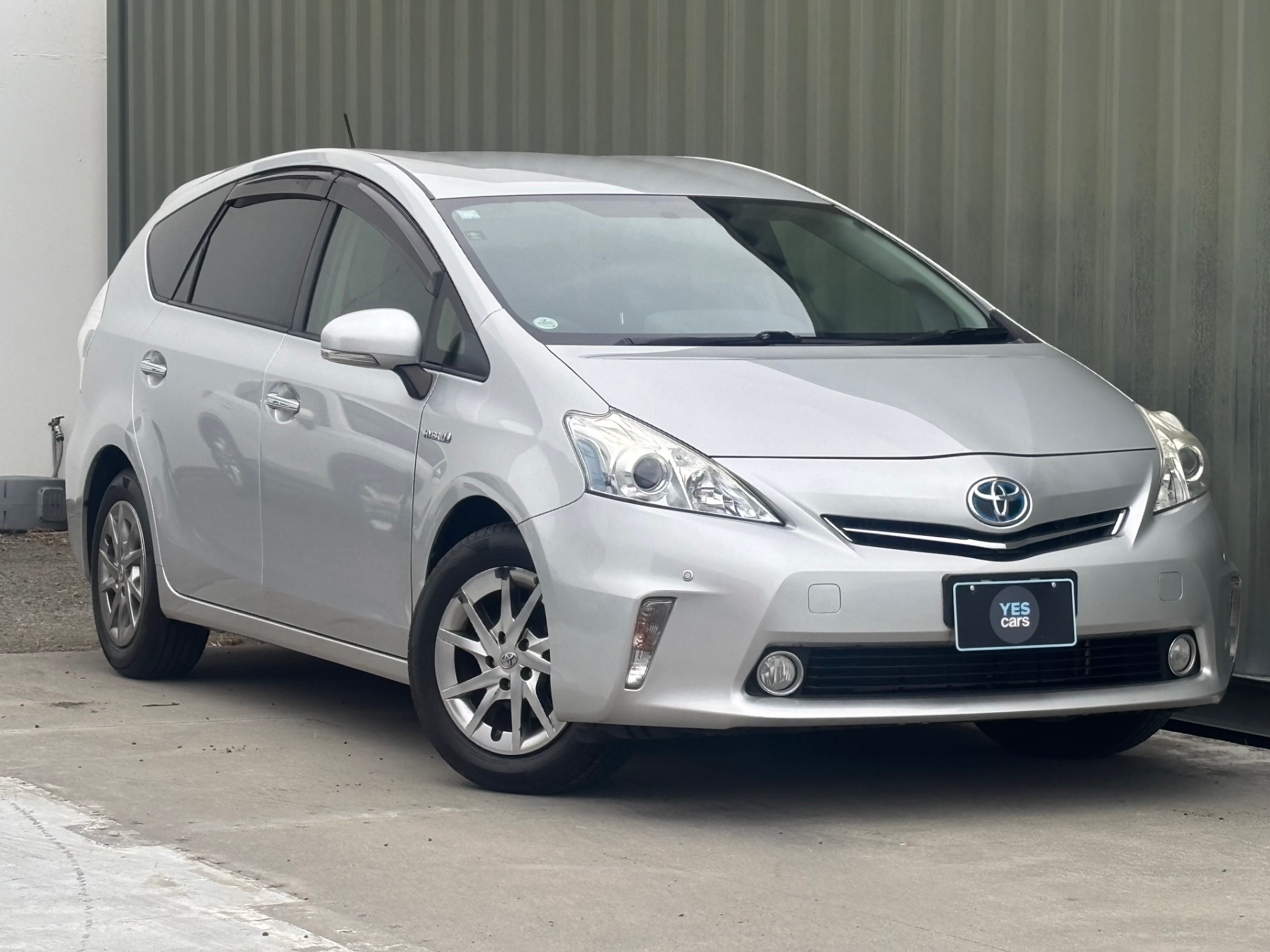 2014 TOYOTA PRIUS Alpha Hybrid S Tune Black
